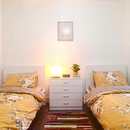 Deluxe Private Room In Manor Park ลอนดอน ภายนอก รูปภาพ