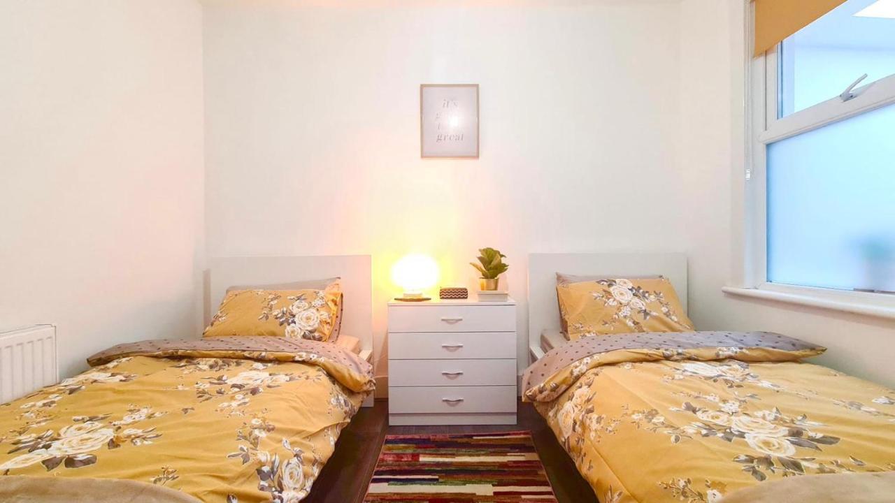 Deluxe Private Room In Manor Park ลอนดอน ภายนอก รูปภาพ