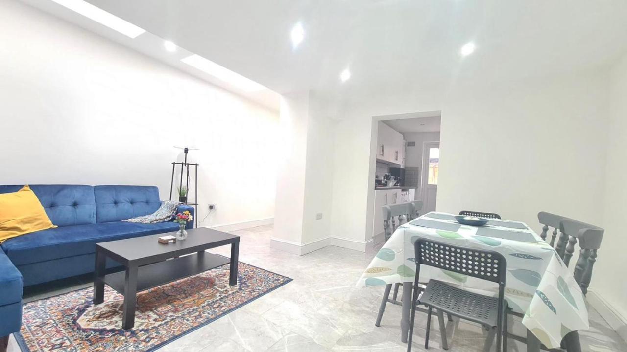 Deluxe Private Room In Manor Park ลอนดอน ภายนอก รูปภาพ